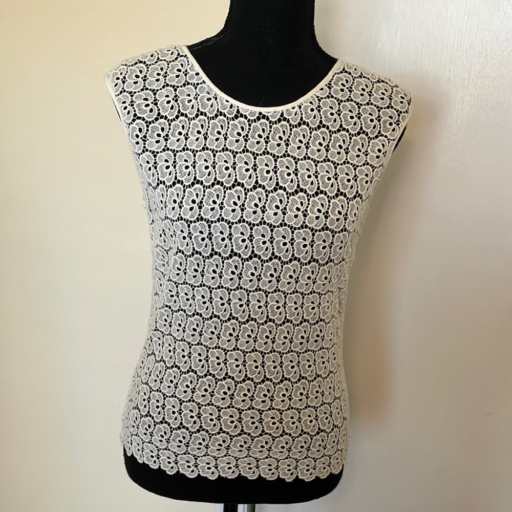 🤍💕- Les Petites Feminine Cream All Lace Top With Button Down Back Size Small